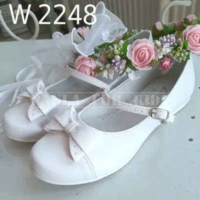 Buty komunijne balerinki ZARRO 2248 z podwójną kokardką i dzetami.